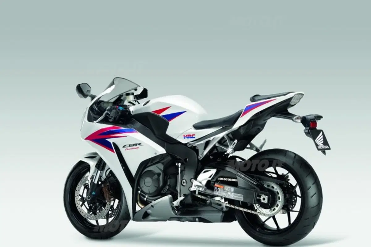 Honda CBR1000RR Fireblade 2012   (38)