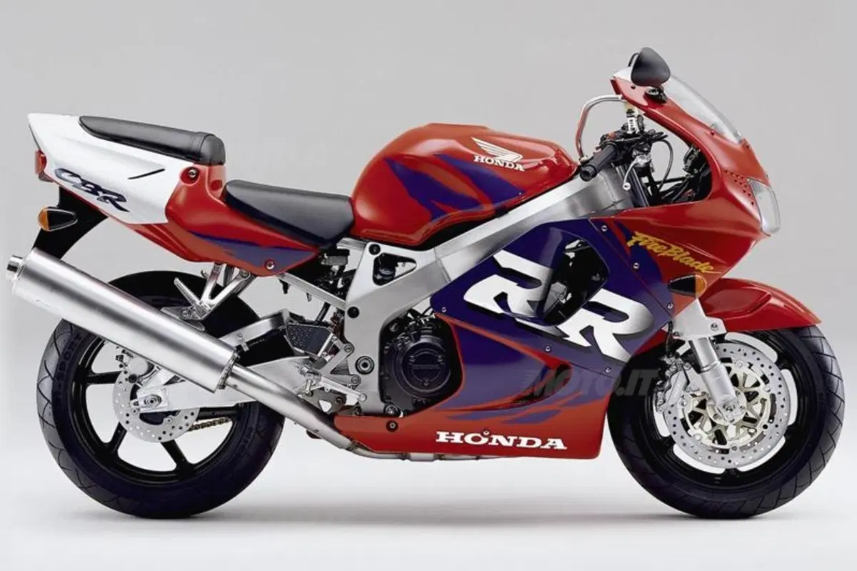 Honda CBR1000RR Fireblade 2012   (43)