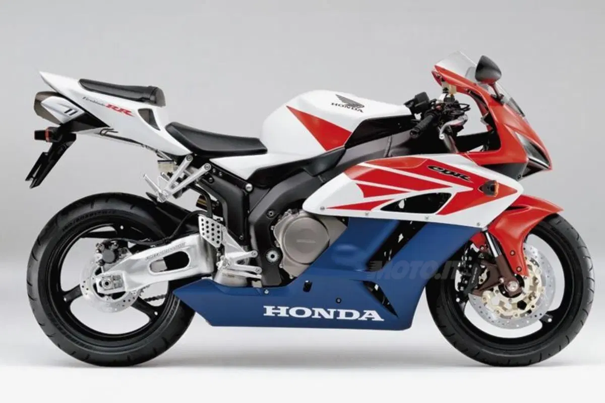 Honda CBR1000RR Fireblade 2012   (47)