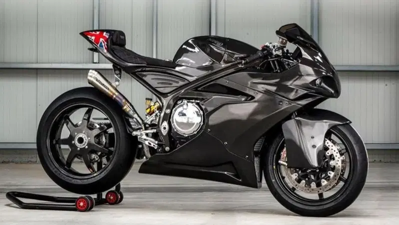 Norton: Superlight 650 SS sovralimentata con telaio in fibra di carbonio