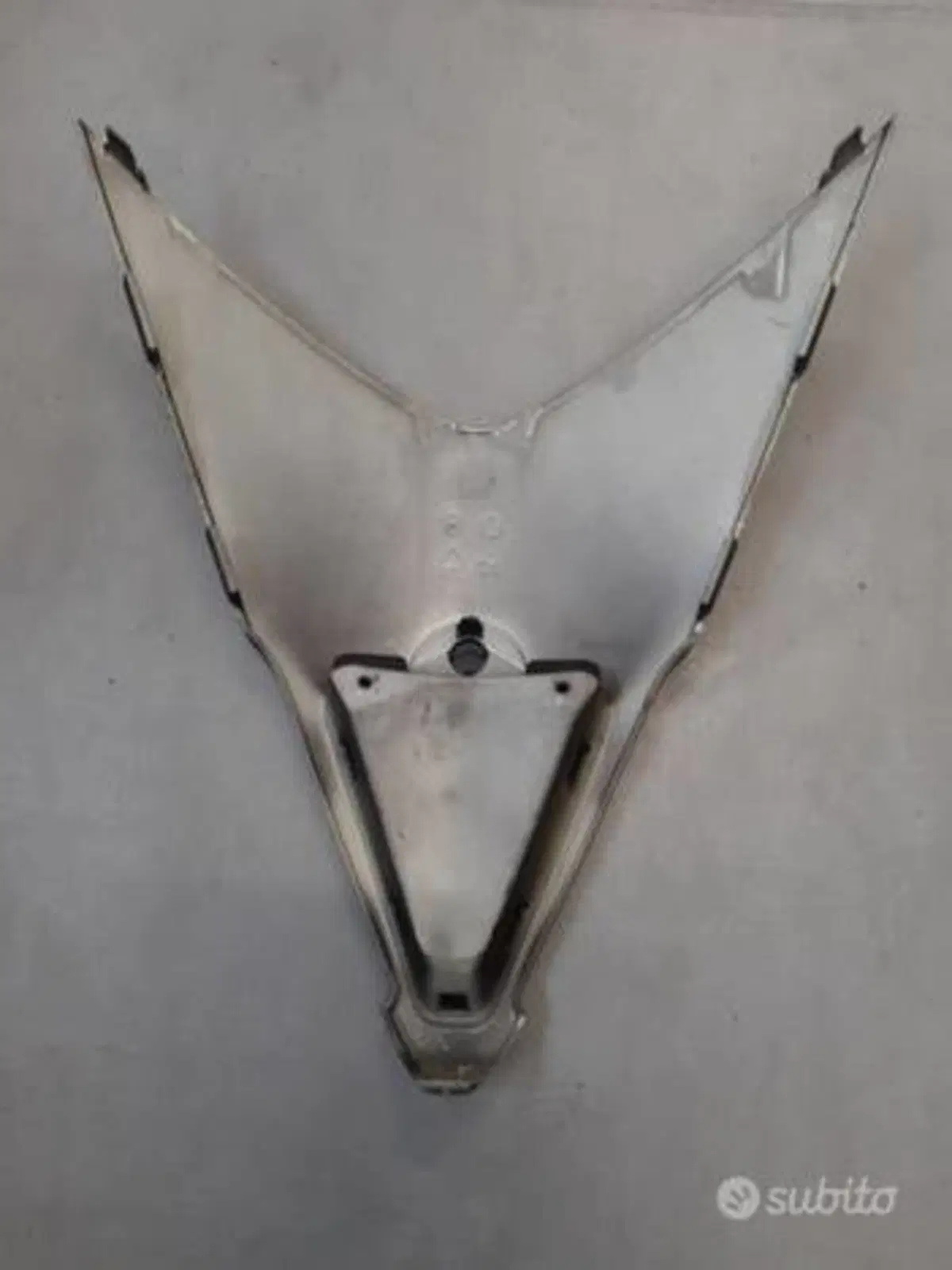 Cornice anteriore scudo Nexus 500 Gilera (2)
