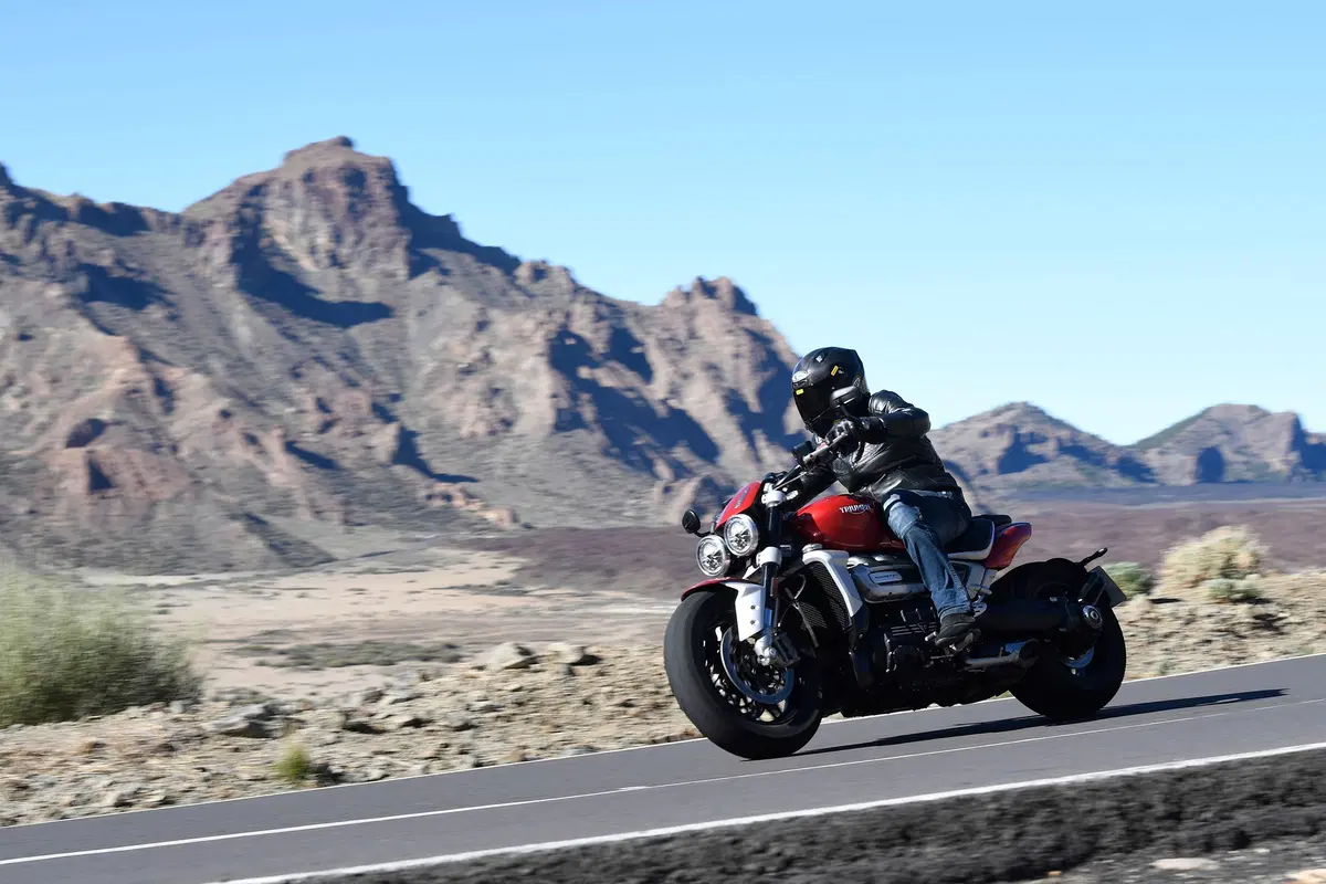 Triumph Rocket 3 GT e R TEST. Non mi basta mai! (2)