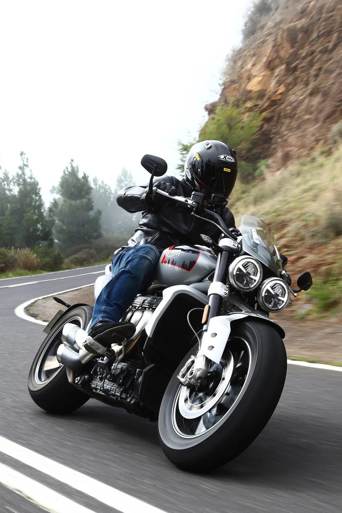 Triumph Rocket 3 GT e R TEST. Non mi basta mai! (4)