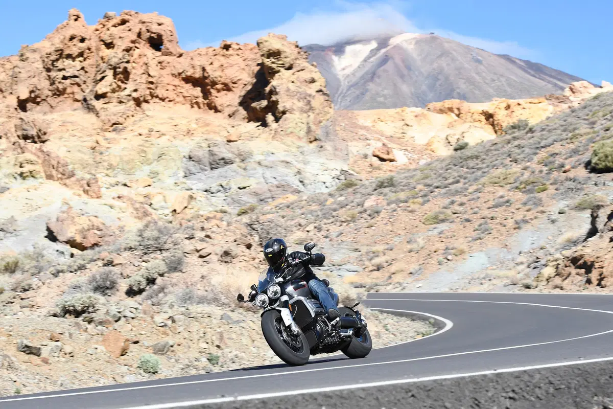 Triumph Rocket 3 GT e R TEST. Non mi basta mai!