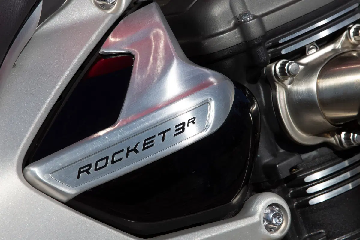 Triumph Rocket 3 GT e R TEST. Non mi basta mai! (6)