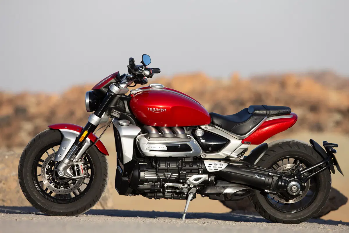 Triumph Rocket 3 GT e R TEST. Non mi basta mai! (2)