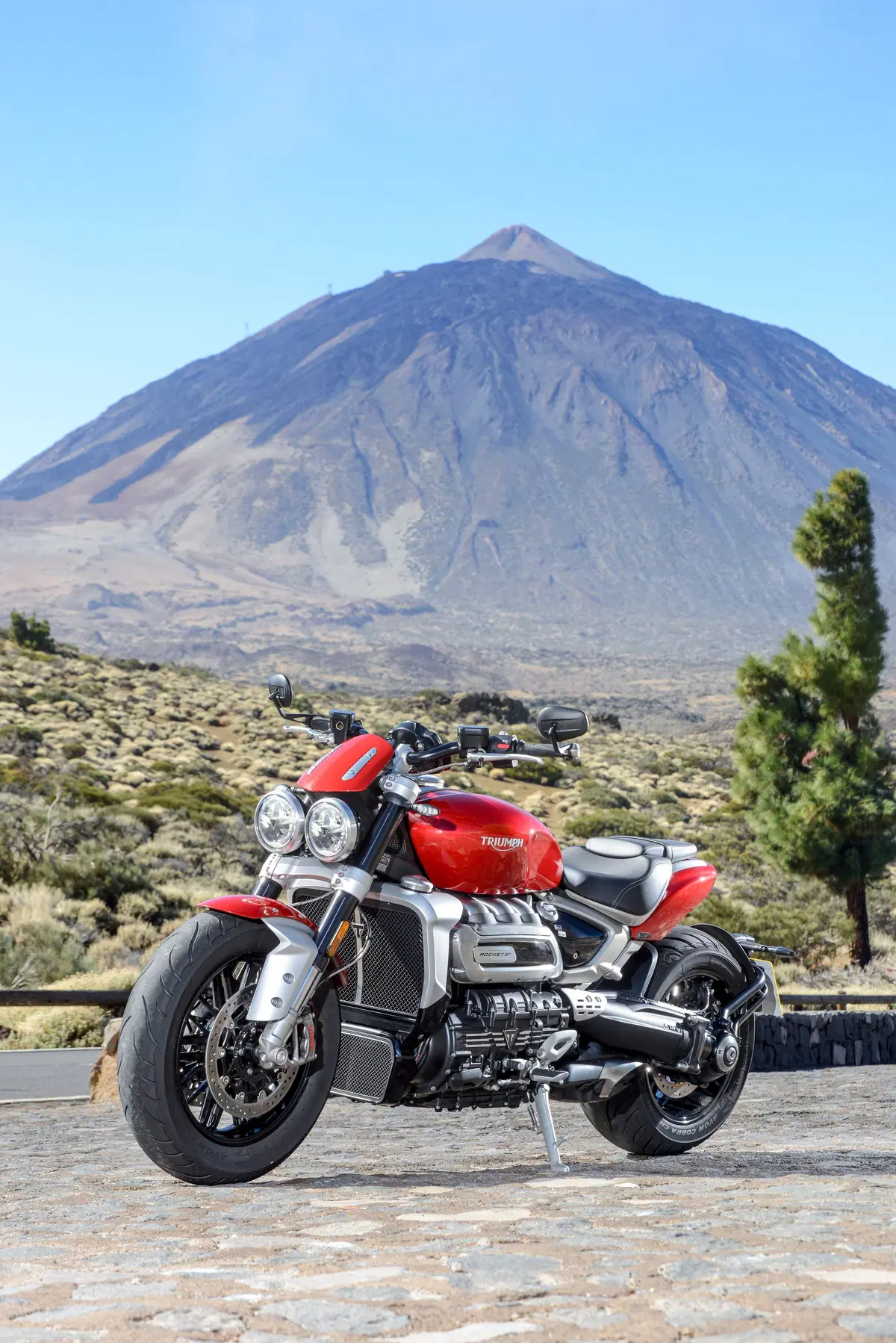 Triumph Rocket 3 GT e R TEST. Non mi basta mai! (10)