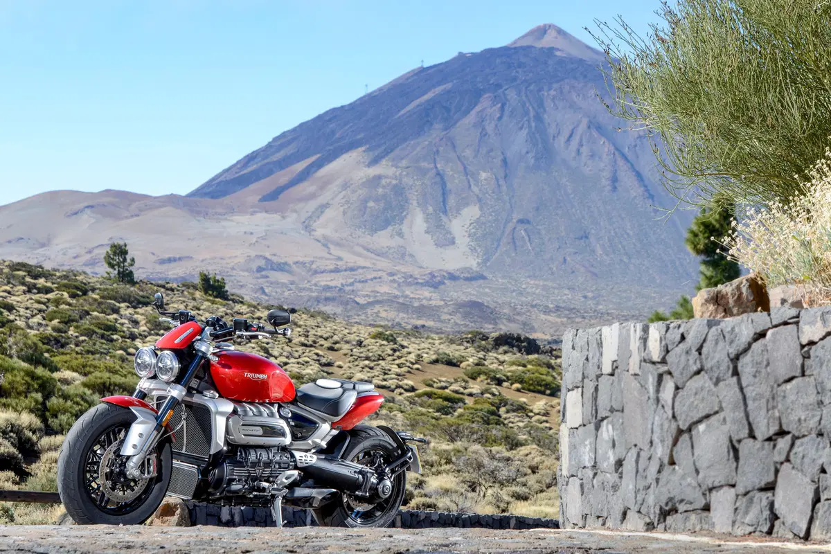 Triumph Rocket 3 GT e R TEST. Non mi basta mai! (11)
