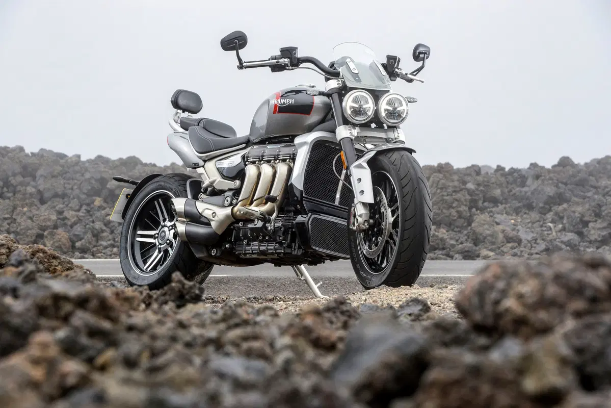 Triumph Rocket 3 GT e R TEST. Non mi basta mai!