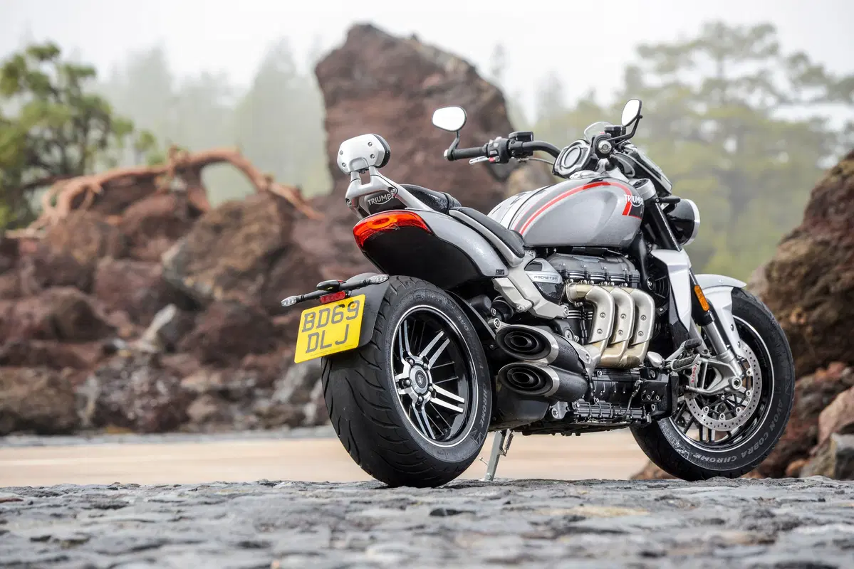 Triumph Rocket 3 GT e R TEST. Non mi basta mai! (2)