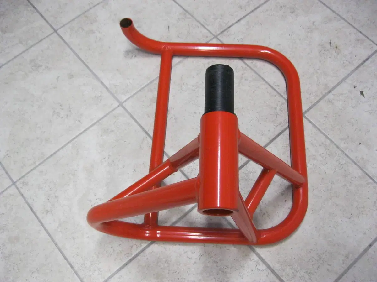 Cavalletto posteriore MV Agusta (3)
