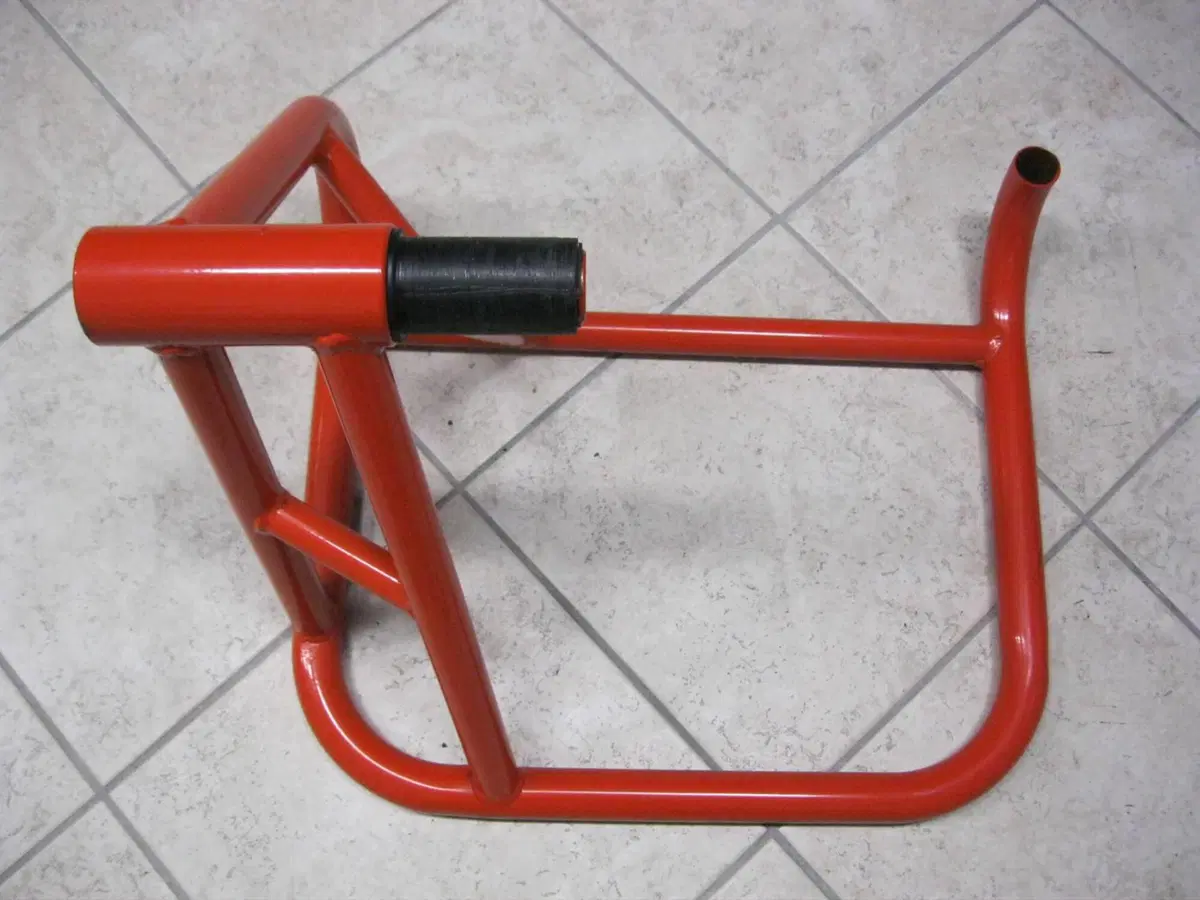 Cavalletto posteriore MV Agusta (4)