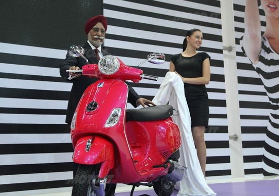 Svelata all'Auto Expo di Delhi la Vespa per il mercato indiano