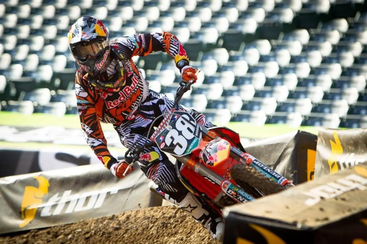 Villopoto domina la prima prova del Supercross ad Anaheim (4)