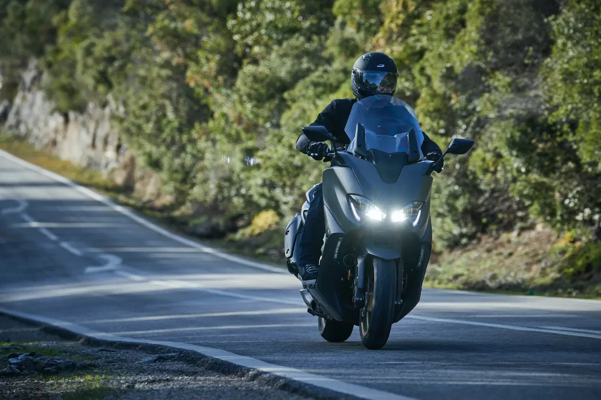 Nuovo Yamaha TMAX 560 e TECH MAX 2020. Settimo cielo (4)