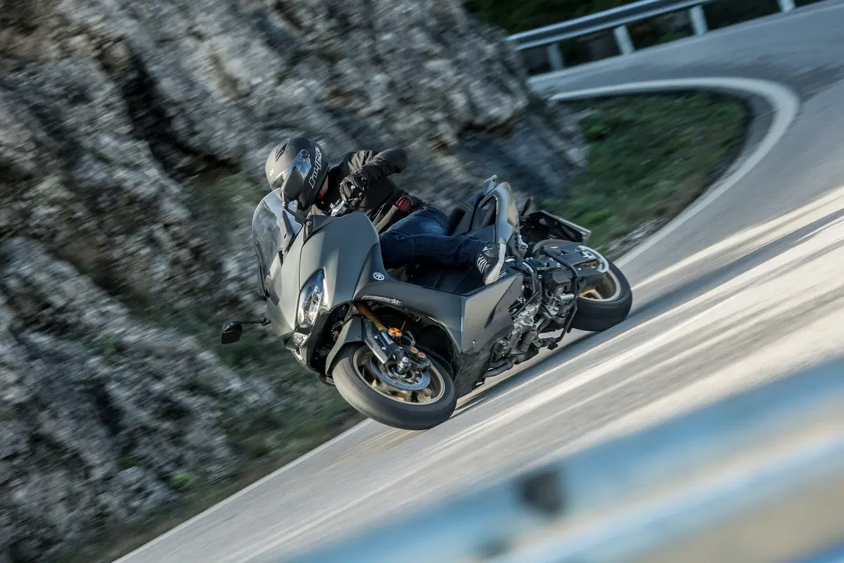 Nuovo Yamaha TMAX 560 e TECH MAX 2020. Settimo cielo (5)