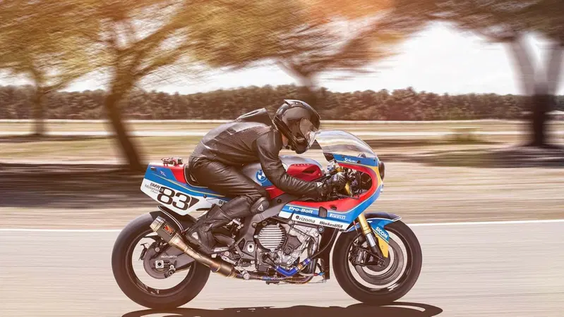 BMW S1000RR Praem, l'iper sport r&eacute;tro