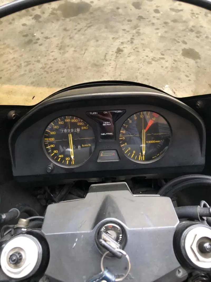Honda VF500F (4)