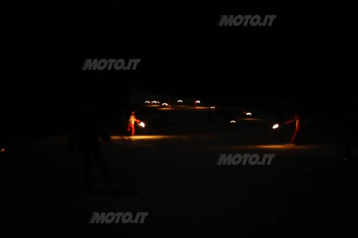 Wrooom 2012: Rossi in sella alla Desmosedici sulla neve!