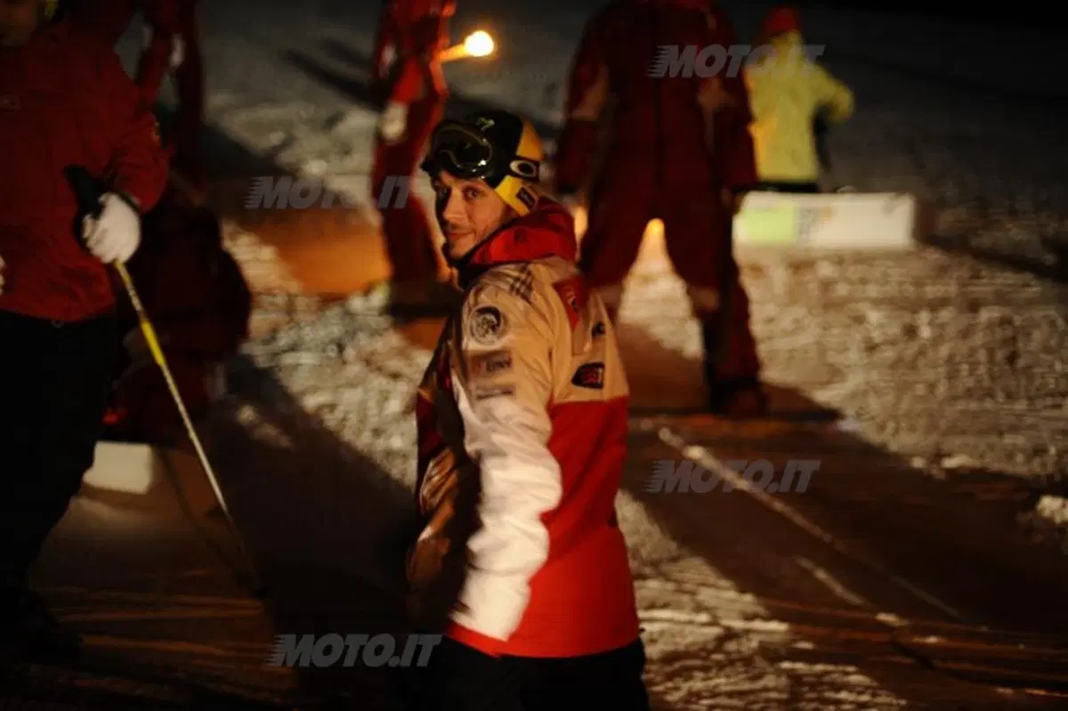Wrooom 2012: Rossi in sella alla Desmosedici sulla neve! (2)