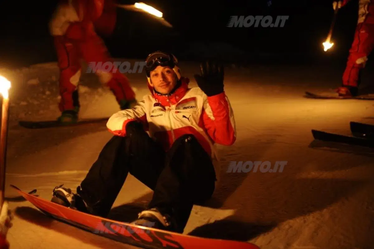 Wrooom 2012: Rossi in sella alla Desmosedici sulla neve! (4)