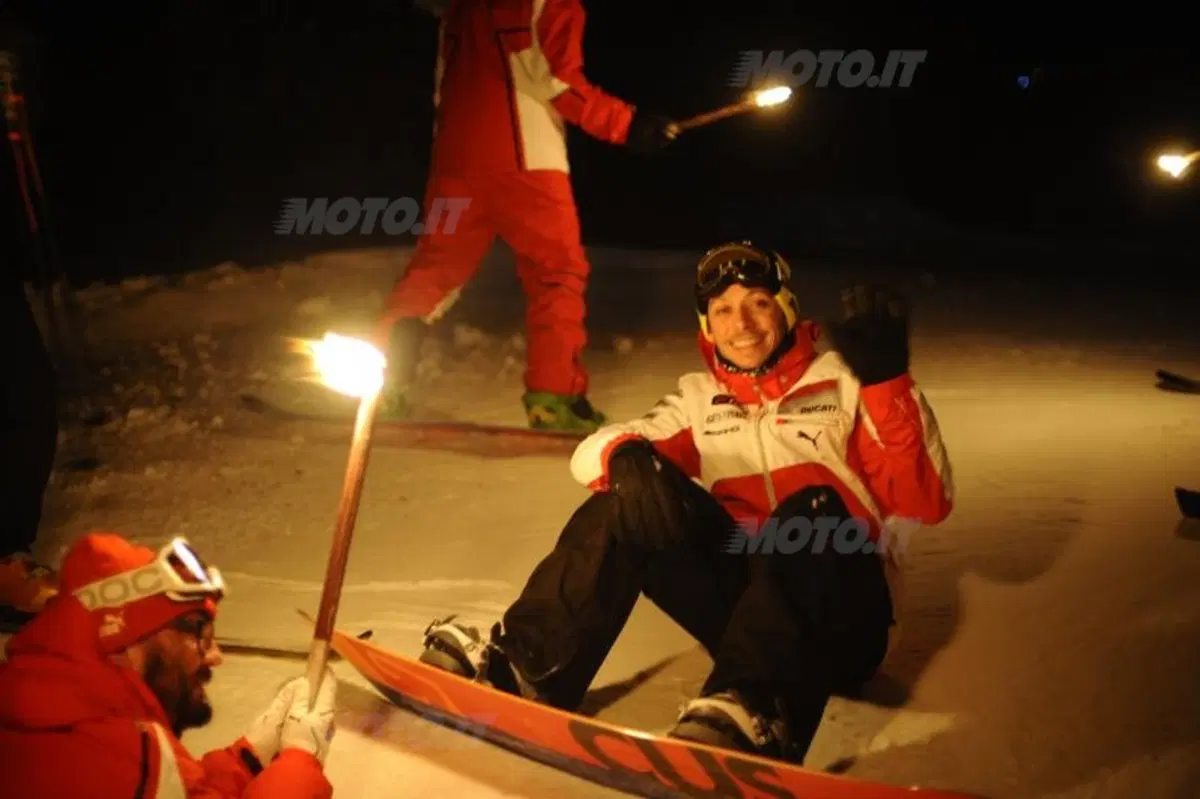 Wrooom 2012: Rossi in sella alla Desmosedici sulla neve! (5)