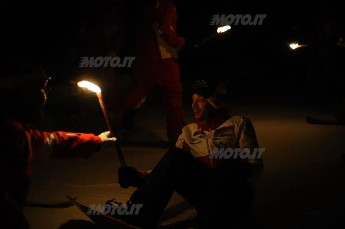 Wrooom 2012: Rossi in sella alla Desmosedici sulla neve! (6)