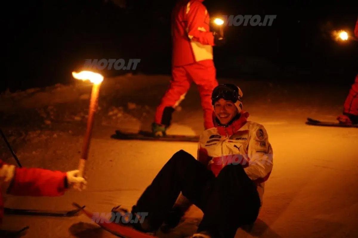 Wrooom 2012: Rossi in sella alla Desmosedici sulla neve! (7)