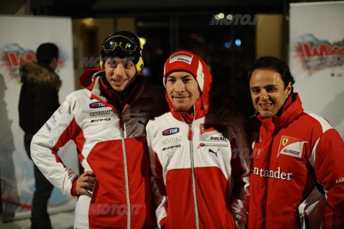 Wrooom 2012: Rossi in sella alla Desmosedici sulla neve! (10)