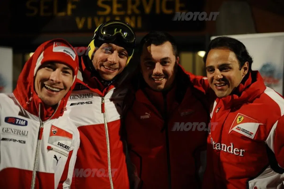 Wrooom 2012: Rossi in sella alla Desmosedici sulla neve! (11)