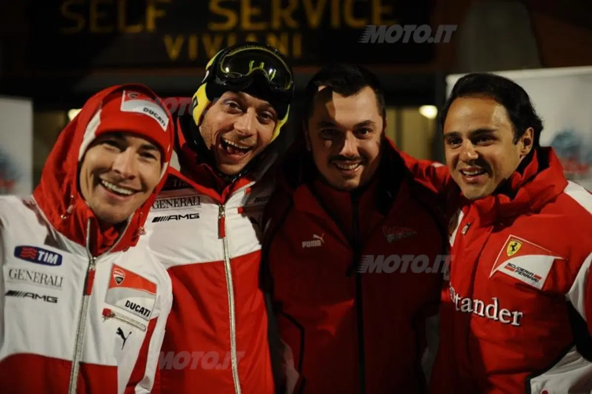 Wrooom 2012: Rossi in sella alla Desmosedici sulla neve! (12)