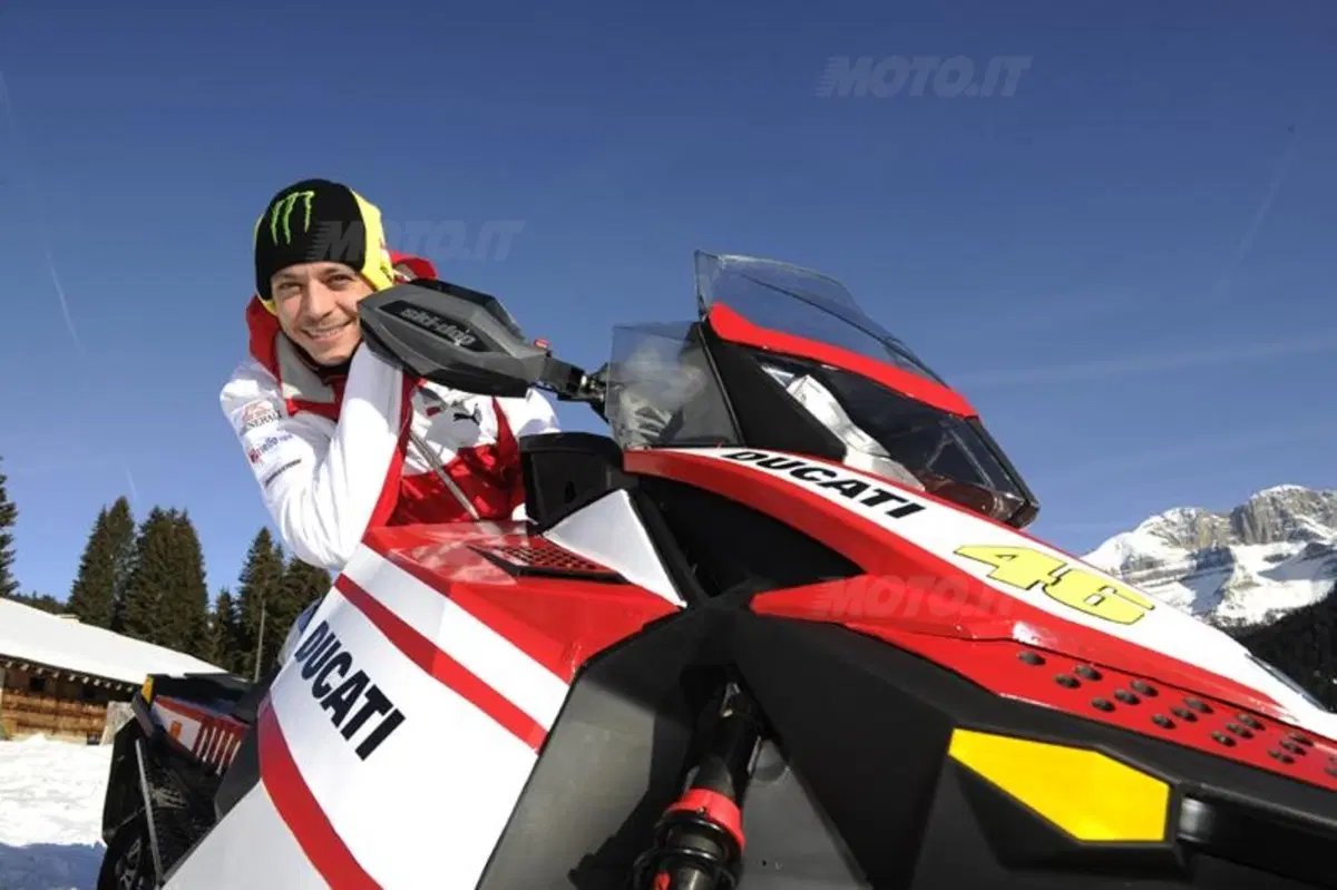 Wrooom 2012: Rossi in sella alla Desmosedici sulla neve! (18)