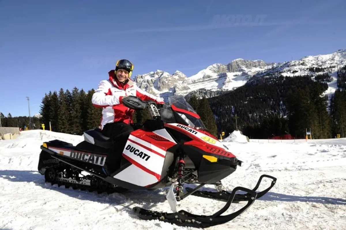 Wrooom 2012: Rossi in sella alla Desmosedici sulla neve! (20)