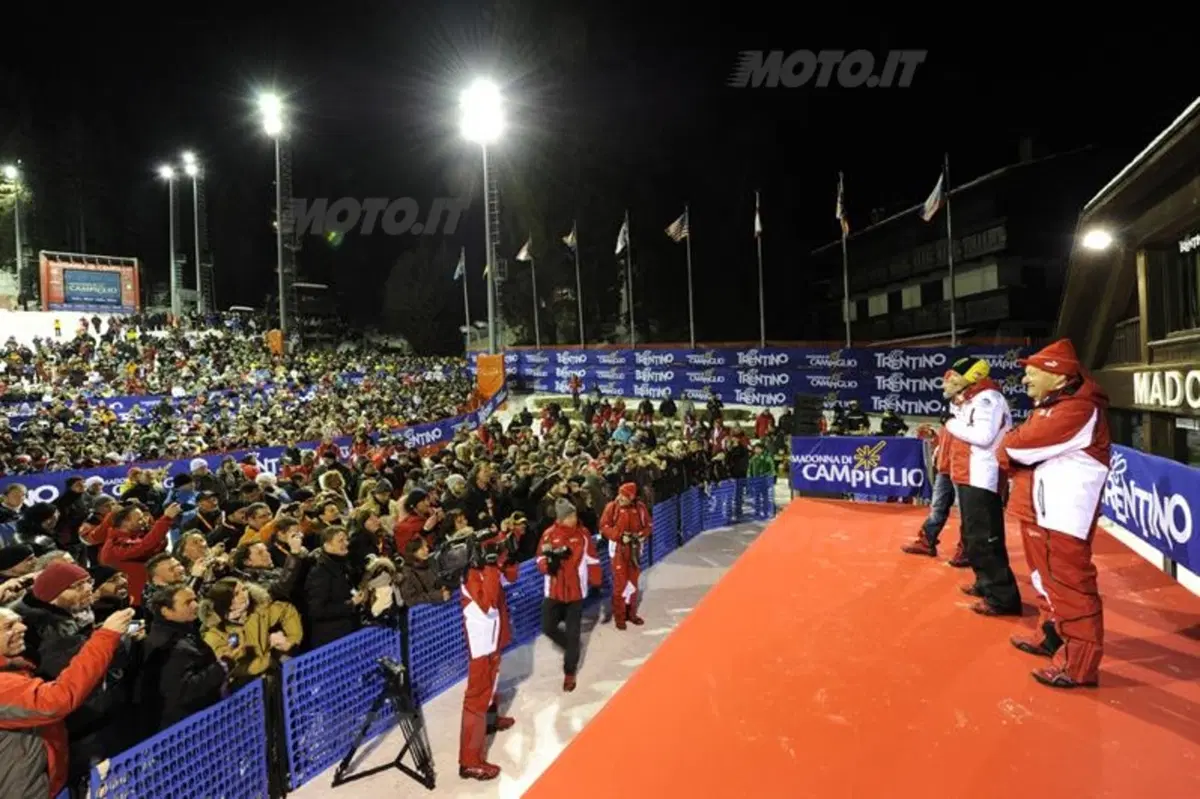 Wrooom 2012: Rossi in sella alla Desmosedici sulla neve! (29)