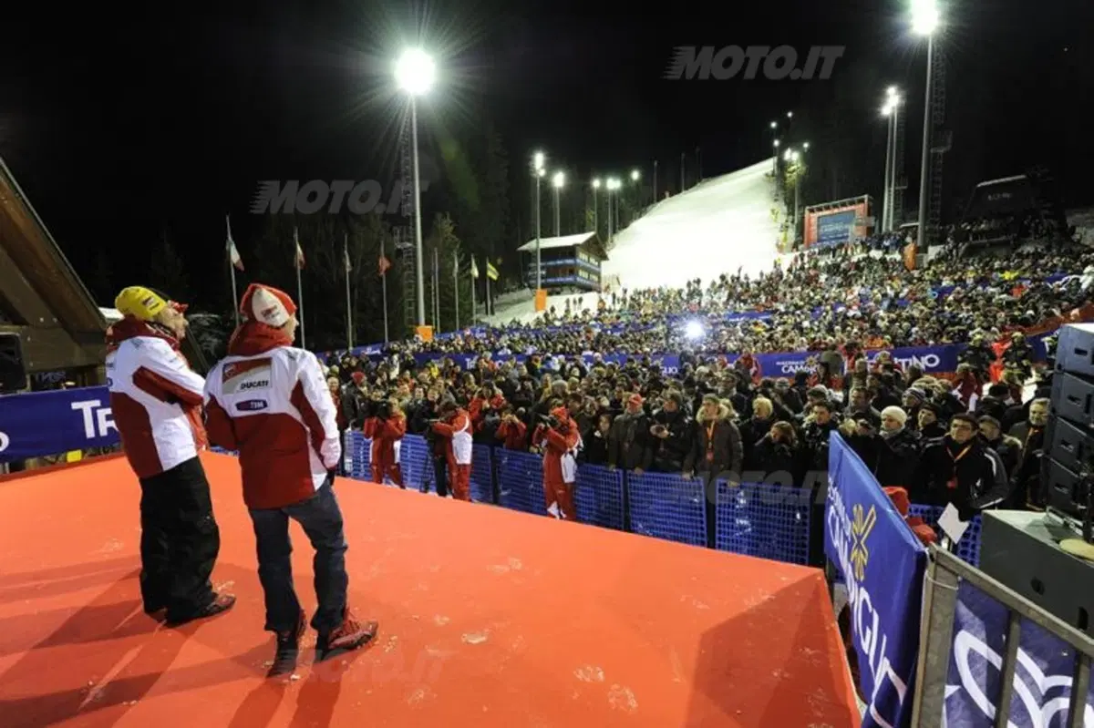 Wrooom 2012: Rossi in sella alla Desmosedici sulla neve! (31)