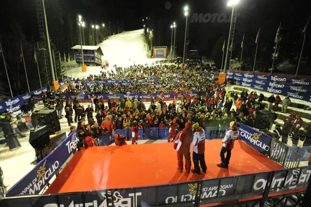 Wrooom 2012: Rossi in sella alla Desmosedici sulla neve! (38)