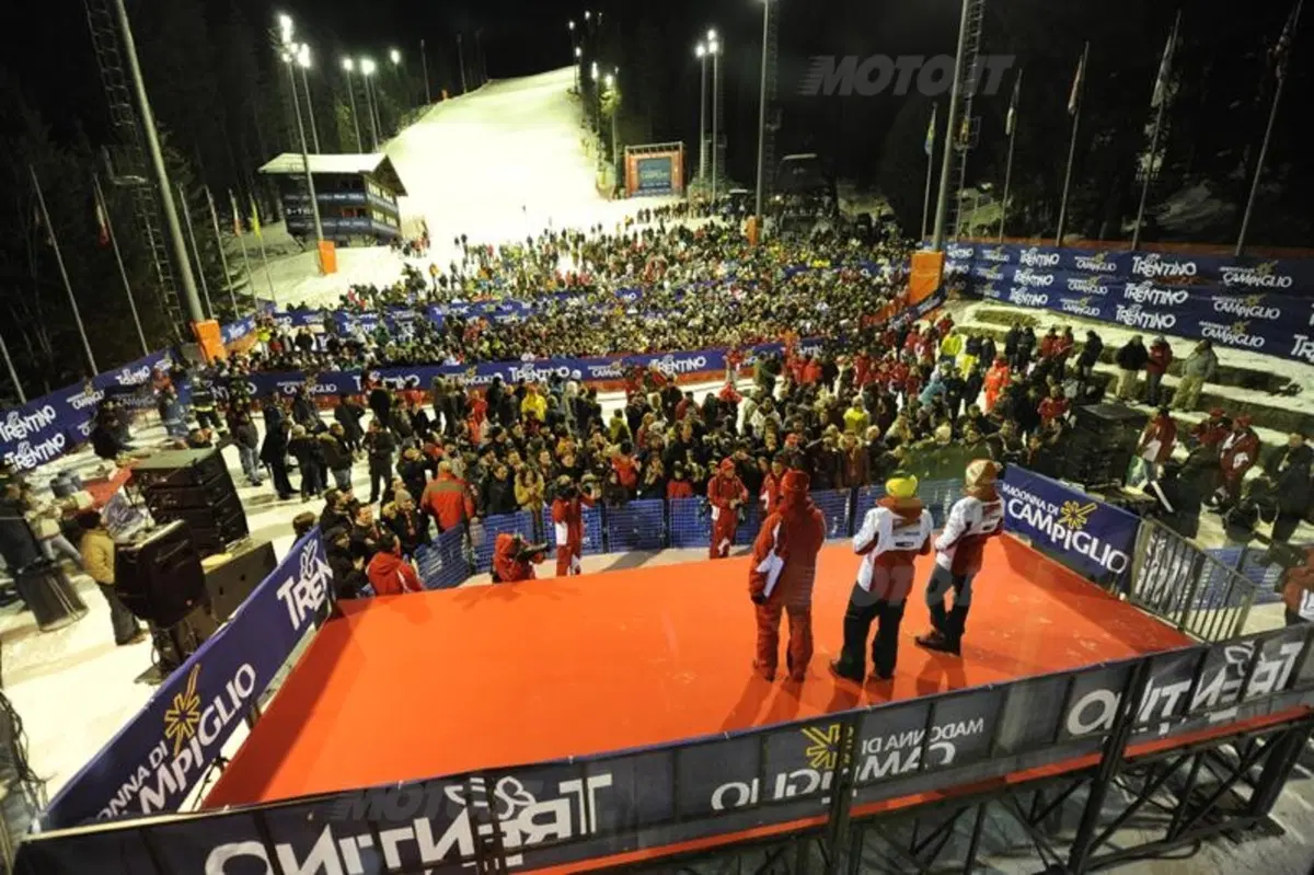 Wrooom 2012: Rossi in sella alla Desmosedici sulla neve! (40)
