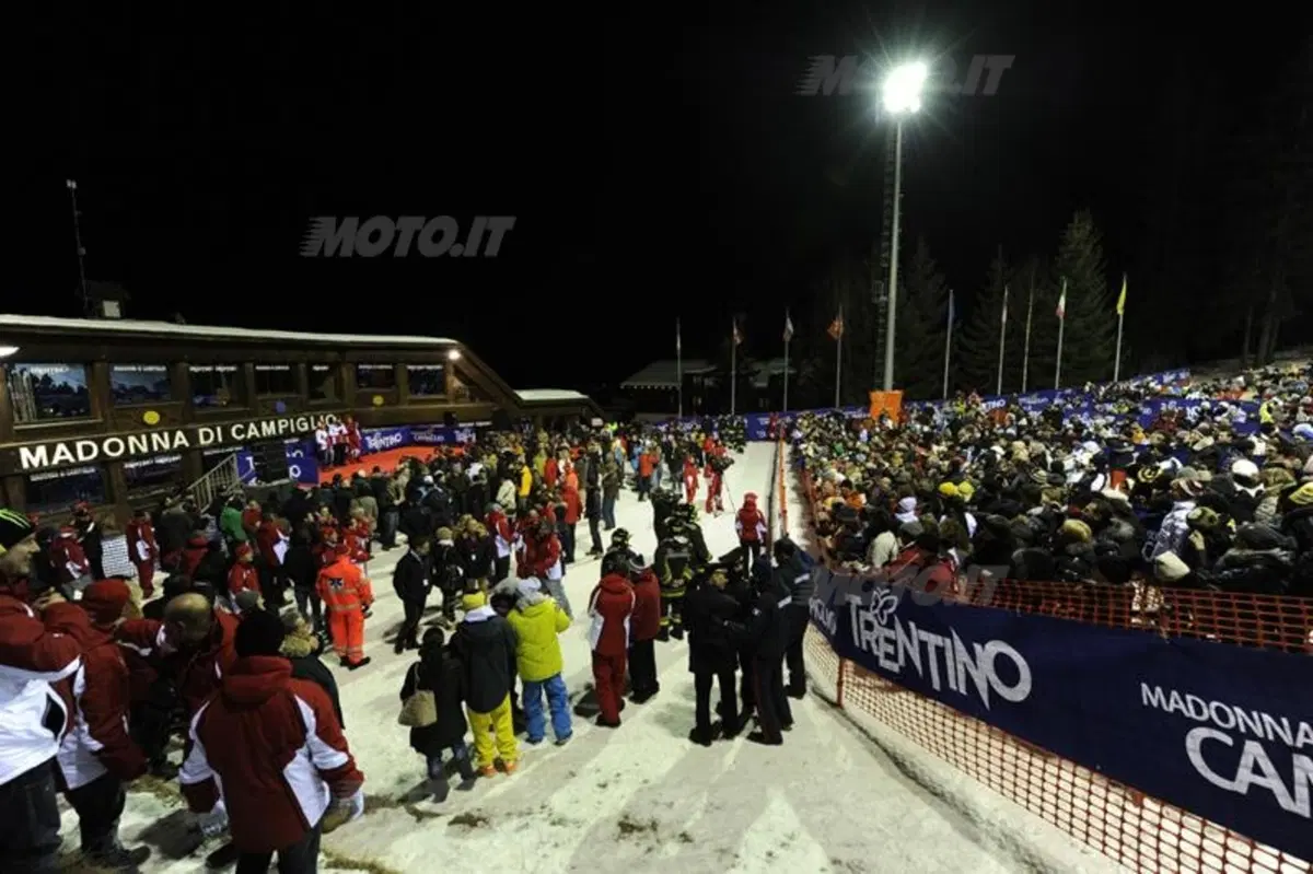 Wrooom 2012: Rossi in sella alla Desmosedici sulla neve! (41)