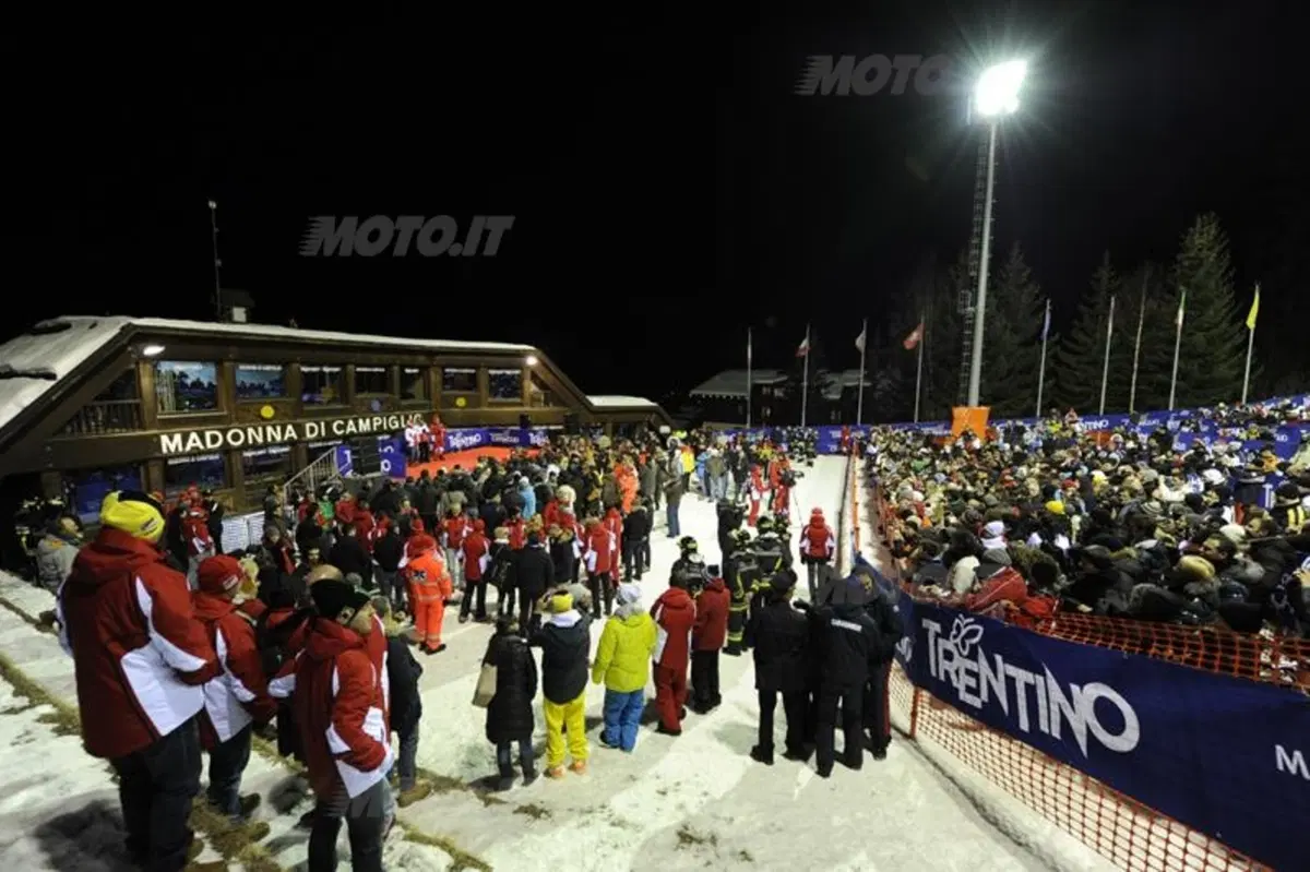 Wrooom 2012: Rossi in sella alla Desmosedici sulla neve! (42)