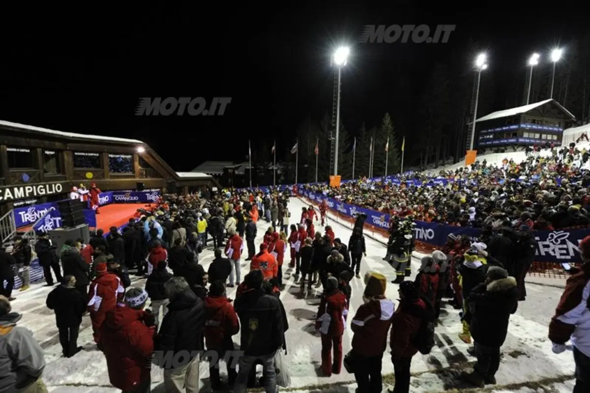 Wrooom 2012: Rossi in sella alla Desmosedici sulla neve! (43)