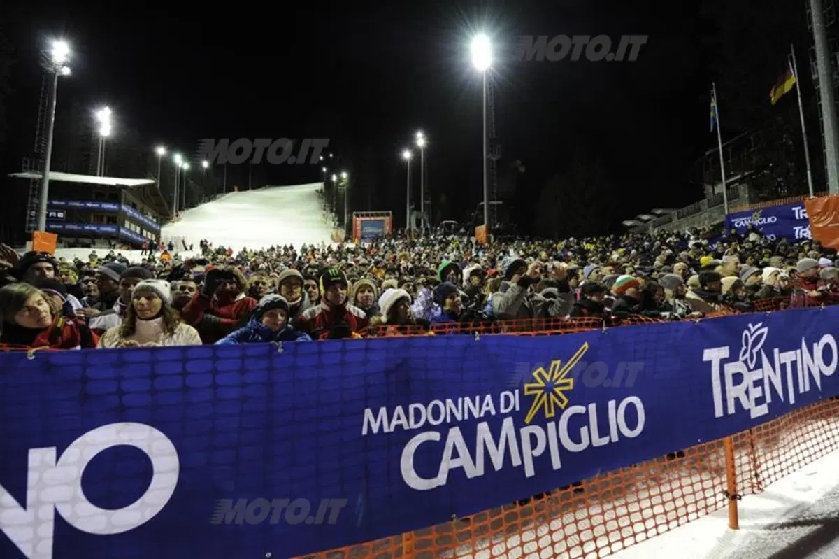 Wrooom 2012: Rossi in sella alla Desmosedici sulla neve! (44)