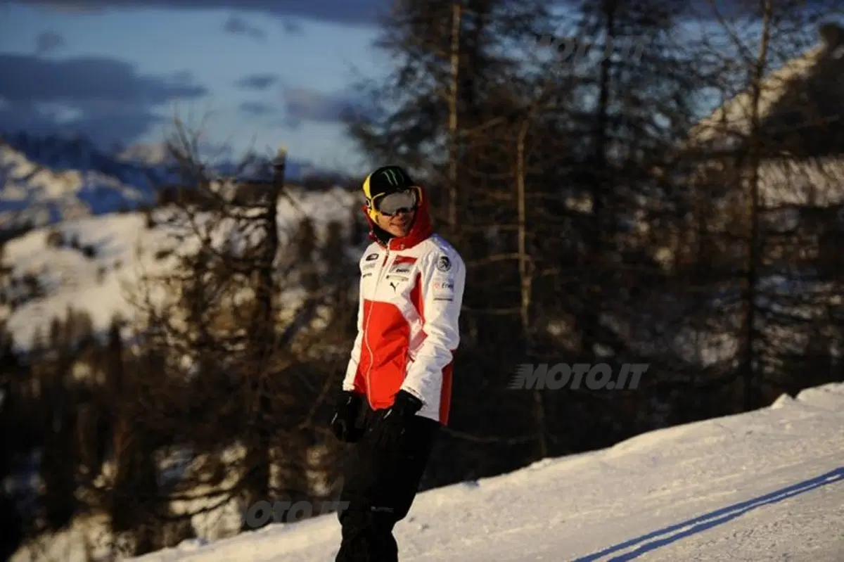 Wrooom 2012: Rossi in sella alla Desmosedici sulla neve! (46)