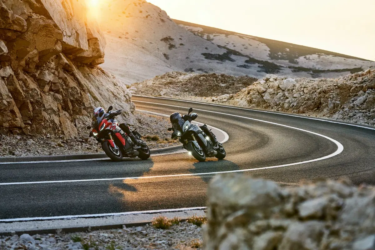 Nuova BMW S1000XR a EICMA 2019: foto, dati e prezzi (2)