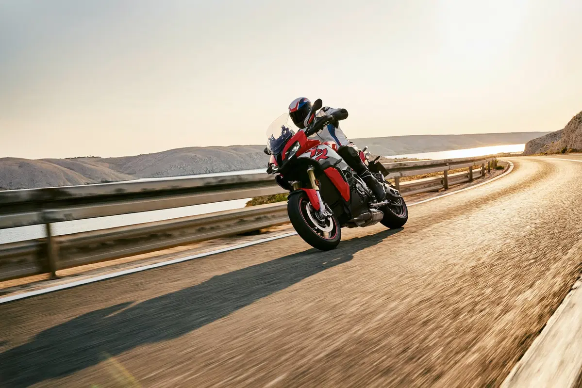 Nuova BMW S1000XR a EICMA 2019: foto, dati e prezzi (3)