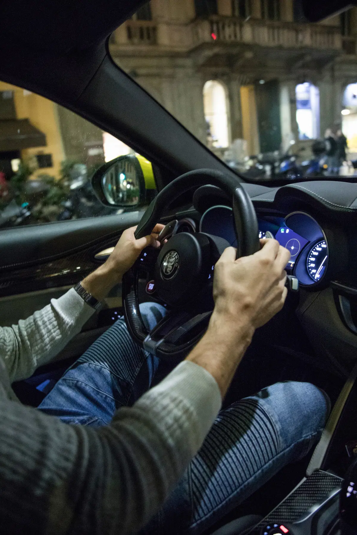 Fassina Experience: da Rho alla Rinascente su una Stelvio Quadrifoglio con Niccolò Canepa, Freccia V (14)