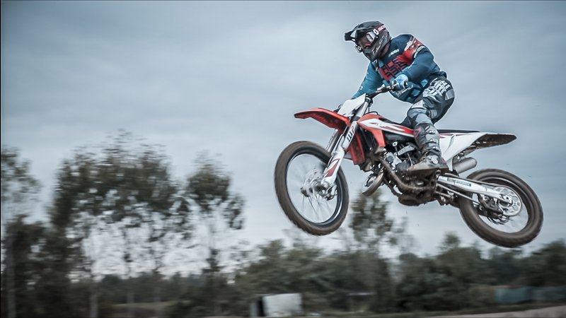 Scuola di Motocross con Gio Sala - Seconda puntata: il salto
