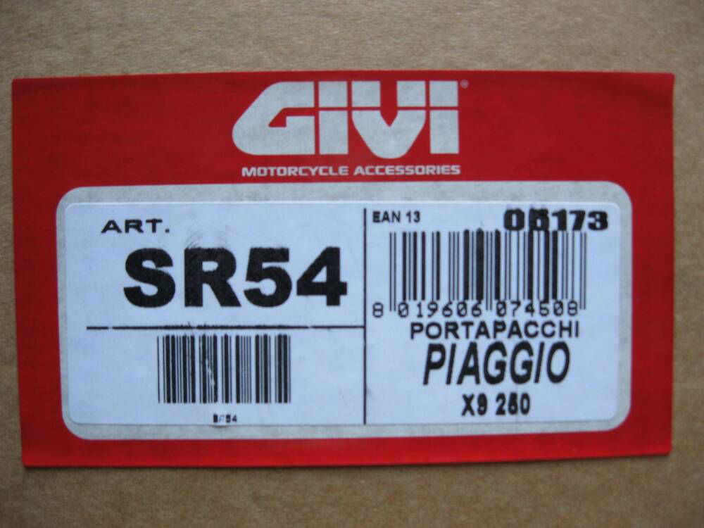 Givi SR 54 supporto bauletto Piaggio X9 250 (2)