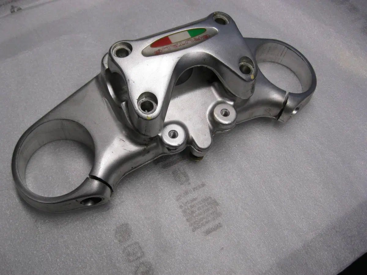 MV Agusta Brutale testa di sterzo (4)