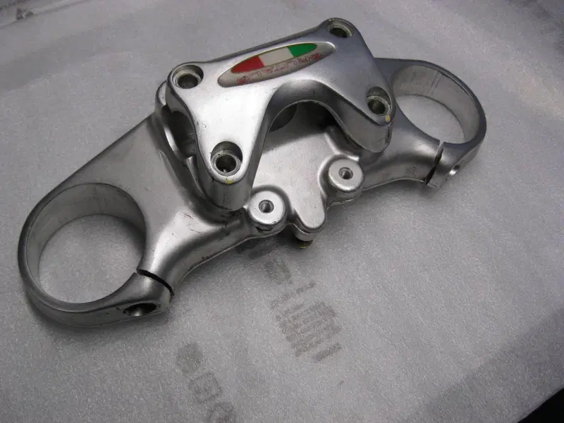 MV Agusta Brutale testa di sterzo (4)