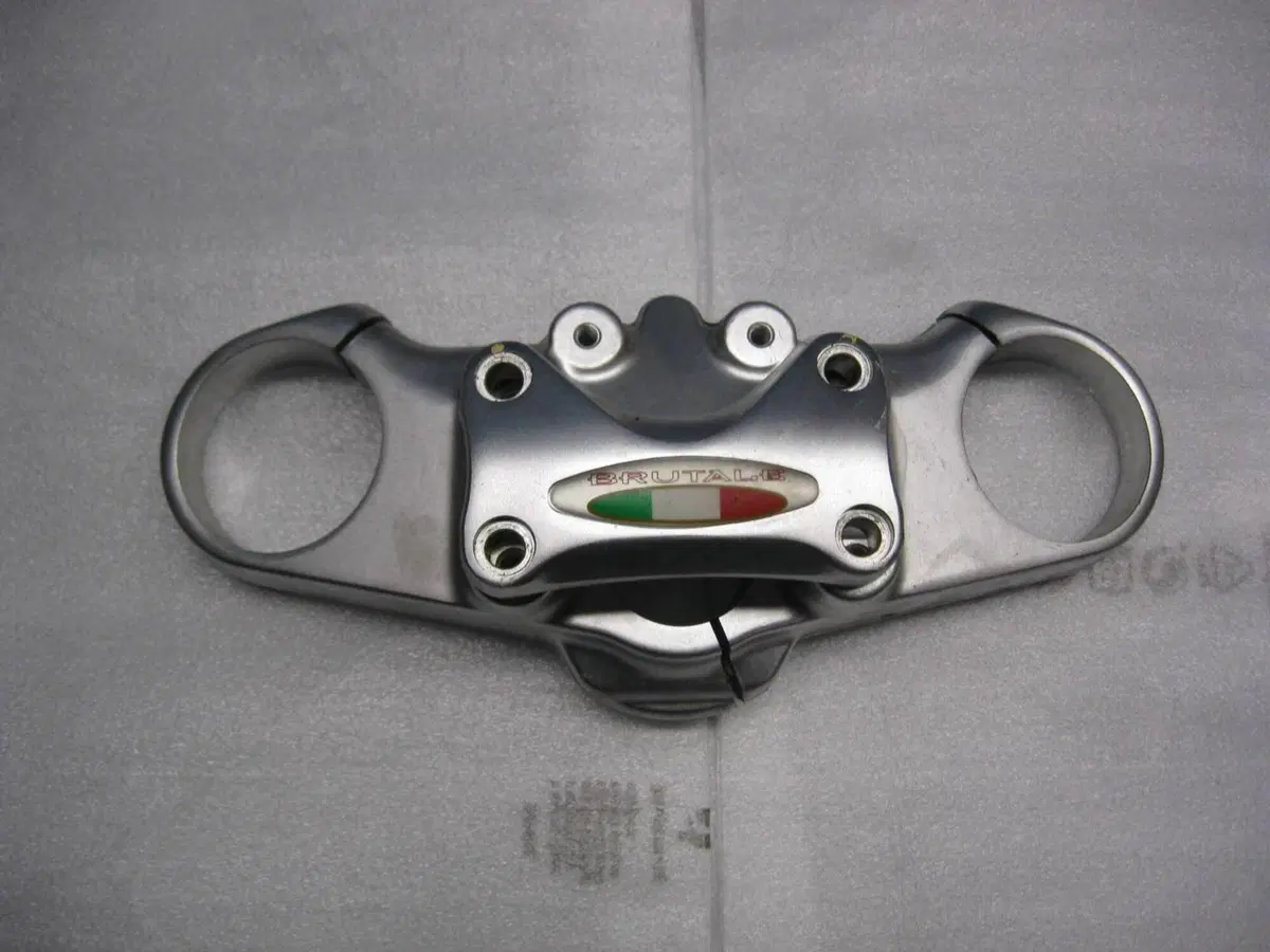 MV Agusta Brutale testa di sterzo (2)